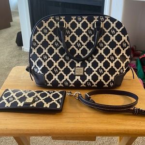 Beautiful zip zip satchel & wallet in navy and ivory. In excellent condition